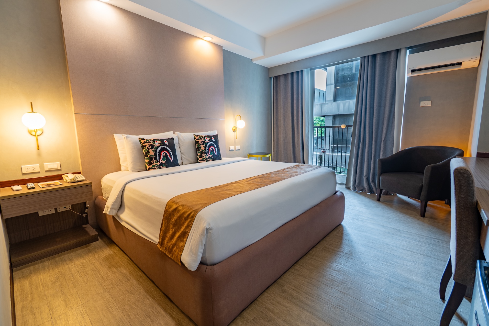 Deluxe King Room