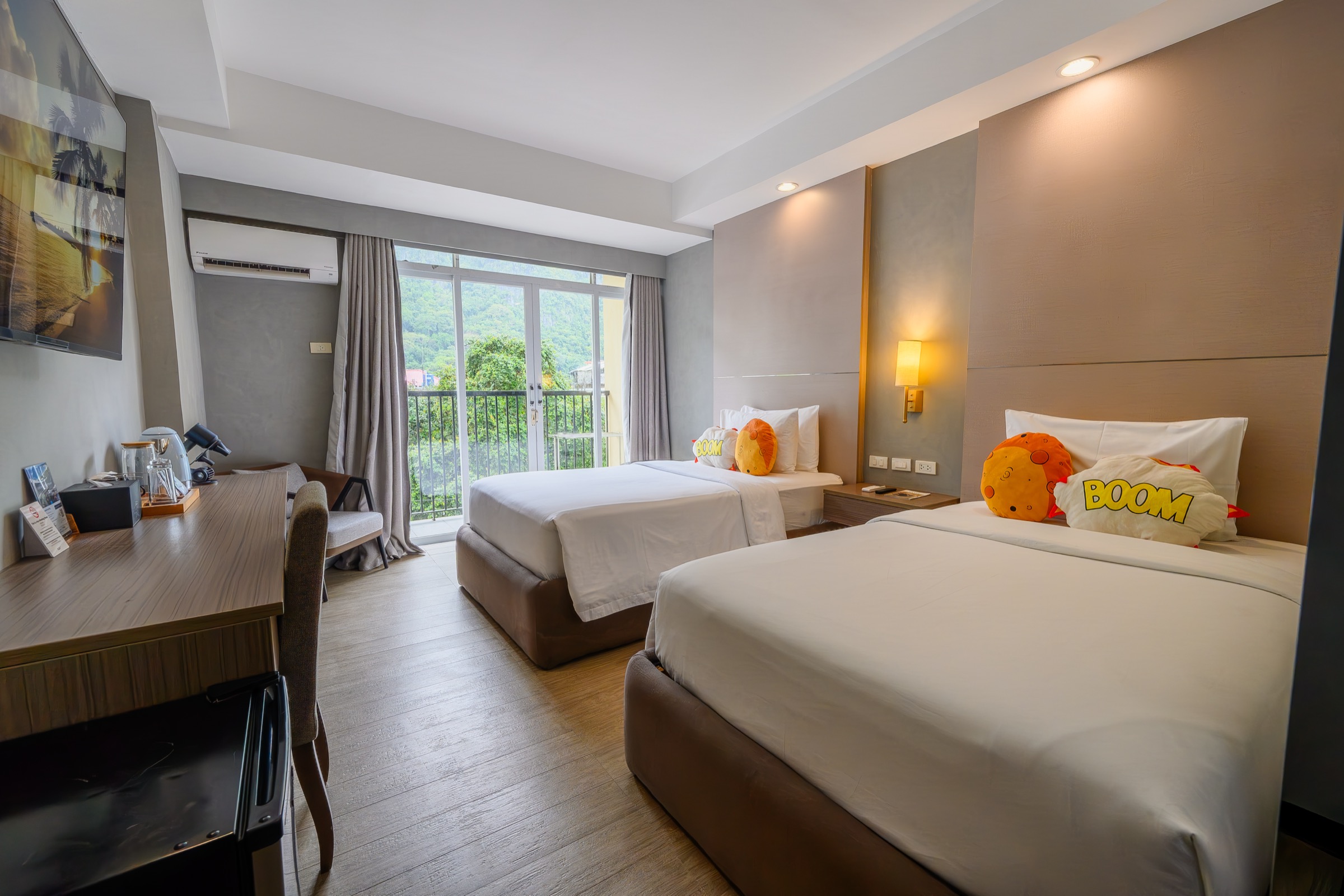 Twin Room with Mountain View